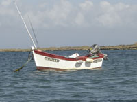 Petite barque sur la plage de Ker Chalon